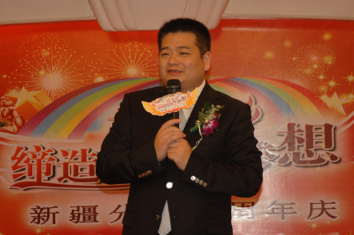 以健康的名義創(chuàng)造更美好的世界，以無(wú)限的激情演繹屬于東方的精彩。2011年4月23日，中脈科技新疆分公司舉行了開(kāi)業(yè)一周年慶?；顒?dòng)。近200名經(jīng)銷商代表參會(huì)。中脈國(guó)際副董事長(zhǎng)、中脈科技首席咨詢顧問(wèn)周希儉到會(huì)祝賀并發(fā)表講話。