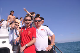 11月26日，“2010中脈普吉旅游獎勵活動”在滿載的歡笑中畫上了圓滿的句號。五天三夜的尊榮之旅，讓中脈優(yōu)秀經(jīng)銷商滿滿的感受了泰國普吉島的人文風(fēng)情，豐富了自己的人生體驗，更增添了對中脈直銷事業(yè)的熱愛。許多參游的家人都激動而又不無自豪的說：“公司這次組織的海外游讓我們享受了最大的榮耀，感受到了最無微不至的關(guān)懷。沖擊下年度的業(yè)績目標我們很有信心。下