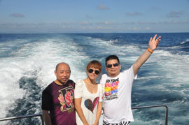 11月26日，“2010中脈普吉旅游獎勵活動”在滿載的歡笑中畫上了圓滿的句號。五天三夜的尊榮之旅，讓中脈優(yōu)秀經(jīng)銷商滿滿的感受了泰國普吉島的人文風(fēng)情，豐富了自己的人生體驗，更增添了對中脈直銷事業(yè)的熱愛。許多參游的家人都激動而又不無自豪的說：“公司這次組織的海外游讓我們享受了最大的榮耀，感受到了最無微不至的關(guān)懷。沖擊下年度的業(yè)績目標我們很有信心。下