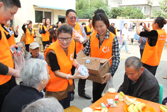 10月29日，全國孝德關愛工程第一場活動在寧波白鶴福利院舉行。