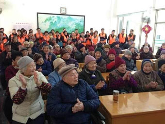 2013年3月14日，中脈科技海寧分公司員工和當(dāng)?shù)亟?jīng)銷商一行30余人，在全國(guó)孝德關(guān)愛工程組委會(huì)周健秘書長(zhǎng)的帶領(lǐng)下來到海寧海洲街道敬老院，為敬老院帶來了春意融融的一天。