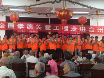 6月10日，適逢端午佳節到來之際，中脈科技寧波分公司組織公司員工及當地經銷商一行50多人，來到臺州市椒江區社會福利院，為這里的孤寡老人們送去了節日祝福和來自中脈的愛心與關懷。此次活動不僅得到了當地政府和相關領導的熱心支持，同時也得到了錢江晚報、寧波電視臺等新聞媒體的關注與報道。