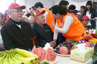 2013年5月30日，在中脈國際全球執(zhí)行總裁、中脈科技中國區(qū)總裁張琦的帶領(lǐng)下，中脈科技大連分公司員工和當(dāng)?shù)亟?jīng)銷商一行100余人，來到大連市西崗區(qū)老年社會福利院，為老人們送去了孝德關(guān)愛的溫馨春風(fēng)。此次活動得到了大連市西崗區(qū)區(qū)長、副區(qū)長、慈善總會會長、秘書長、老齡辦主任等相關(guān)領(lǐng)導(dǎo)的熱心支持，同時也得到了大連電視臺、大連晚報、大連日報、大連廣播電臺及半島晨報等多家媒體的關(guān)注與報道。 總裁