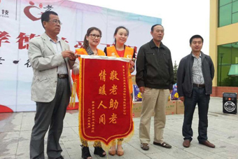 5月28日，在中脈科技陜西分公司的組織下，公司員工及經銷商志愿者一行50余人將全國孝德關愛工程的春風送到了榆林市榆陽區中心敬老院。