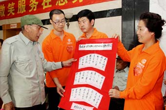 6月21日，中脈科技沈陽(yáng)分公司員工和當(dāng)?shù)亟?jīng)銷(xiāo)商約30余人來(lái)到沈陽(yáng)市養(yǎng)老院光榮院參加了“中脈孝德行”活動(dòng)。旨在充分踐行“孝德”文化，關(guān)心、關(guān)愛(ài)老人們的身心健康，以此帶動(dòng)全社會(huì)去關(guān)注老年人問(wèn)題。