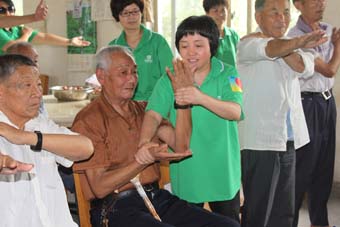 2012年6月21日，中脈杭州分公司與義烏當?shù)亟?jīng)銷商共30余人來到義烏市稠城鎮(zhèn)城西敬老院參加了中脈“孝德行”系列活動杭州站第二次活動。
