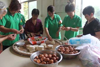 2012年6月21日，中脈杭州分公司與義烏當?shù)亟?jīng)銷商共30余人來到義烏市稠城鎮(zhèn)城西敬老院參加了中脈“孝德行”系列活動杭州站第二次活動。
