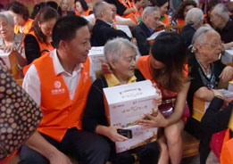 2013年10月14日，中脈科技重慶分公司組織下員工及經銷商愛心志愿者一行數十人在重陽節前夕，將中脈人對老人的拳拳關懷之情送到了重慶市第一社會福利院。 