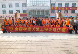 金秋十月，中脈科技山東分公司組織來自全國各地的愛心志愿者，在濟南和巨野兩地連續舉辦了兩場全國孝德關愛工程活動，為濟南風合家人老年公寓及巨野縣永豐街道辦事處敬老院的老人們送去了價值8萬余元的孝德愛心餐和來自中脈志愿者真誠的問候。