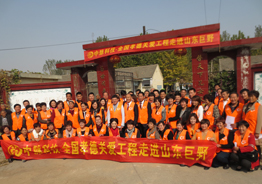 金秋十月，中脈科技山東分公司組織來自全國各地的愛心志愿者，在濟南和巨野兩地連續舉辦了兩場全國孝德關愛工程活動，為濟南風合家人老年公寓及巨野縣永豐街道辦事處敬老院的老人們送去了價值8萬余元的孝德愛心餐和來自中脈志愿者真誠的問候。