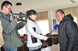 2013年12月13日，在中脈科技陜西分公司的組織下，公司員工及經銷商一行數十人，來到位于延安市寶塔區的延安社會福利院，為安居在這里的老人、病人送上來自中脈的慰問。